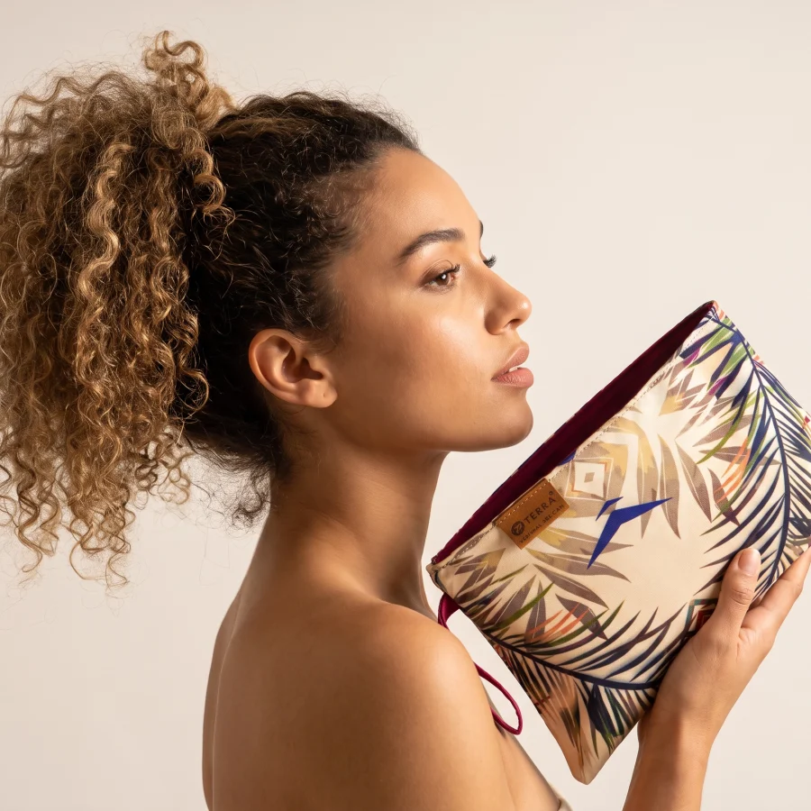 Alternative view of Wristlet Clutch - Case of Four