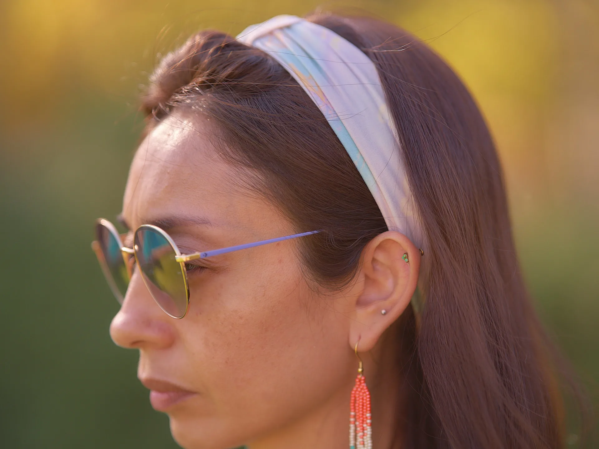 Woman wearing a white headband and sunglasses