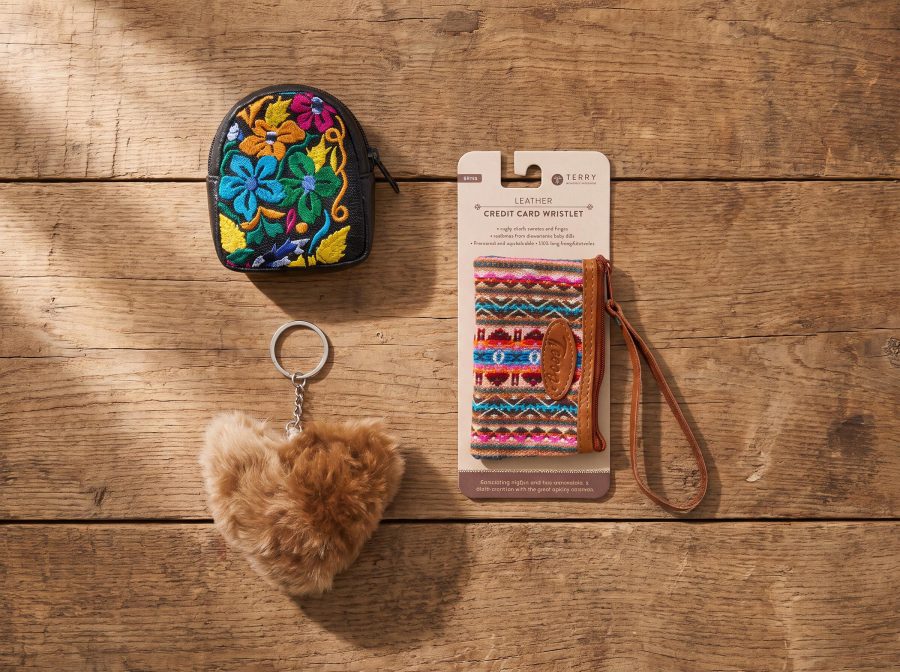 Mini Display - Alpaca Keychains &Leather Souvenirs - WITH DISPLAY