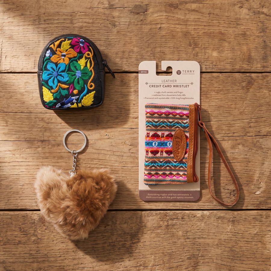 Mini Display - Alpaca Keychains &Leather Souvenirs - WITH DISPLAY