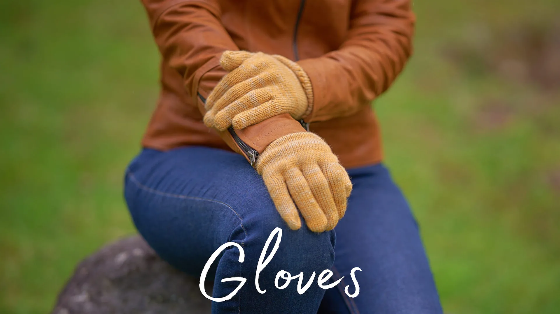Gloves: mustard knit gloves